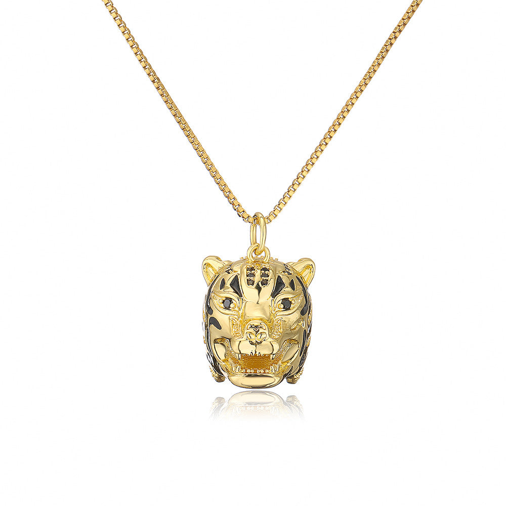 Collana con ciondolo a leopardo geometrico in rame placcato oro 18 carati e intarsio di zirconi da donna