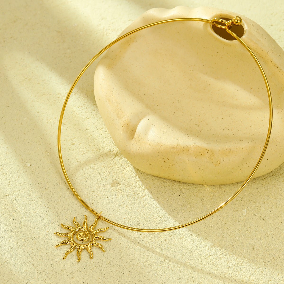 Collar minimalista de acero inoxidable con forma de sol, chapado en oro de 18 quilates para mujer
