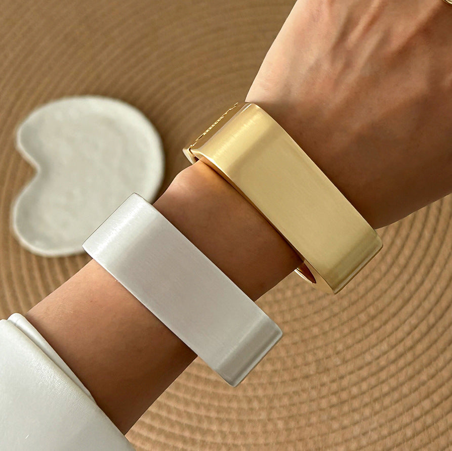 Fashionable Geometric Square Plated Zinc Alloy Wide Cuff Bracelet for Women