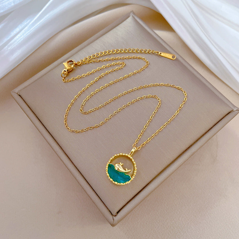 Collana con pendente a balena geometrica in acciaio al titanio con strass, lusso, fresca e dolce