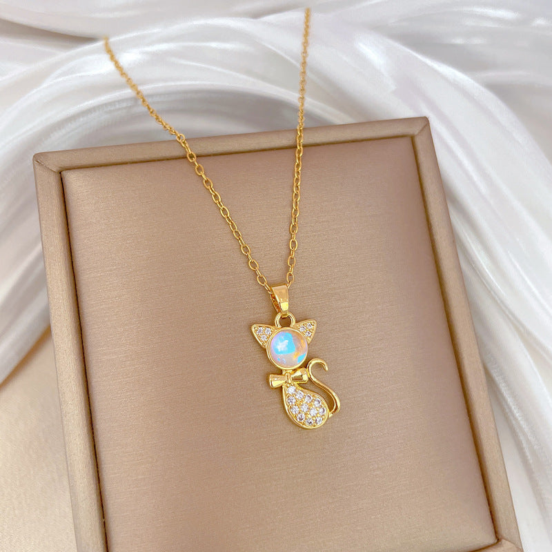 Collar con colgante de gato minimalista de acero de titanio con detalles de circonita cúbica, diseño geométrico, cadena de medallón ligera para mujeres y hombres
