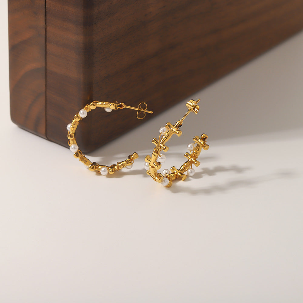 Minimalist Geometric Stainless Steel C-Shaped Earrings with Pearl Inlay Vacuum-Plated in 18K Gold for Women