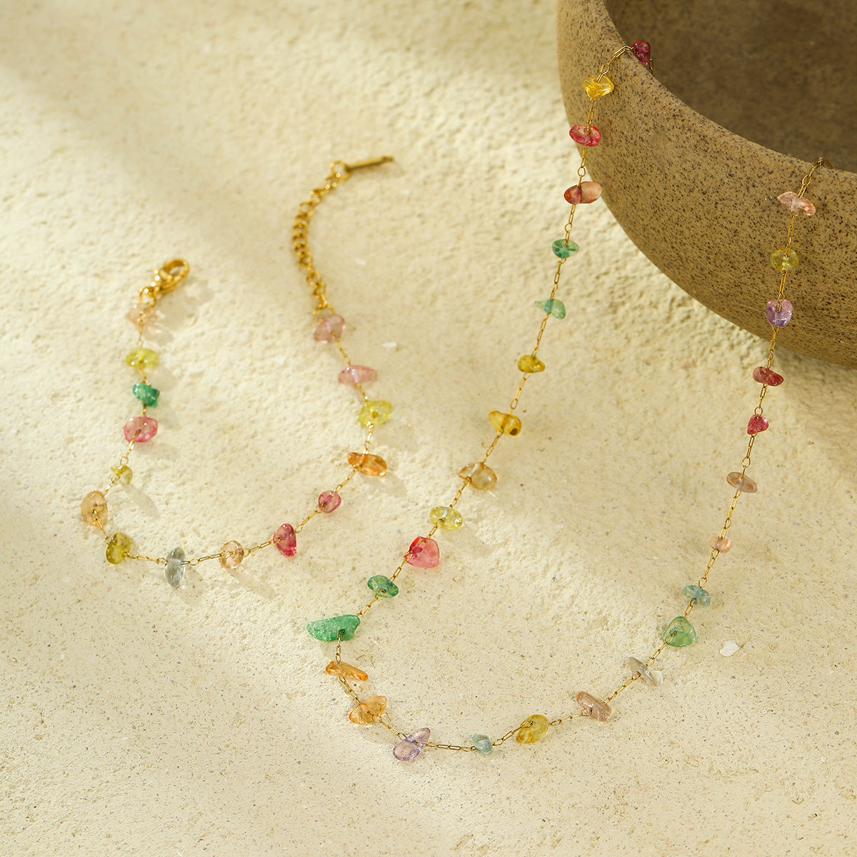 Collana di perline in pietra naturale colorata, alla moda e minimalista, per donne, placcata in acciaio inossidabile con lunghezza regolabile