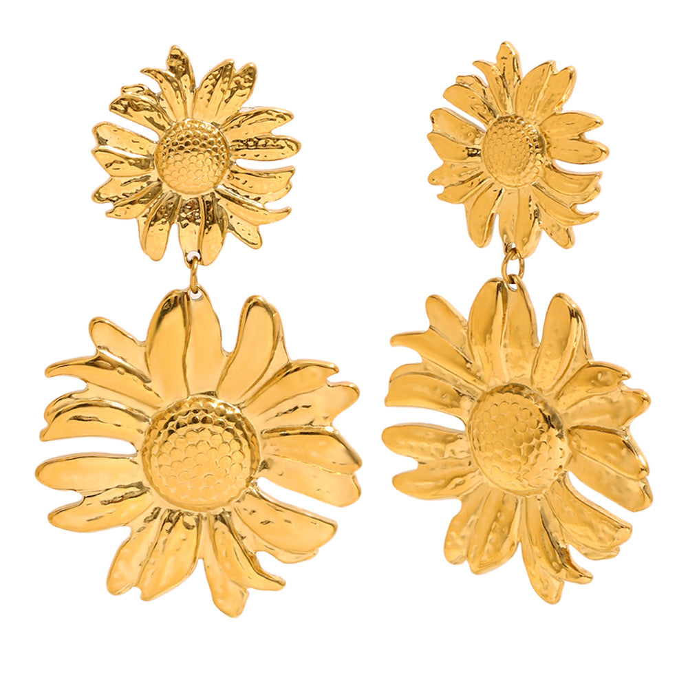 Fashionable Daisy-Shaped Stainless Steel Earrings with 18K Gold Plating for Women