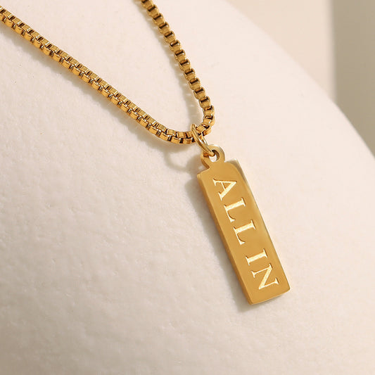 Collar con colgante de letra minimalista en acero inoxidable con baño de oro de 18 quilates para mujer