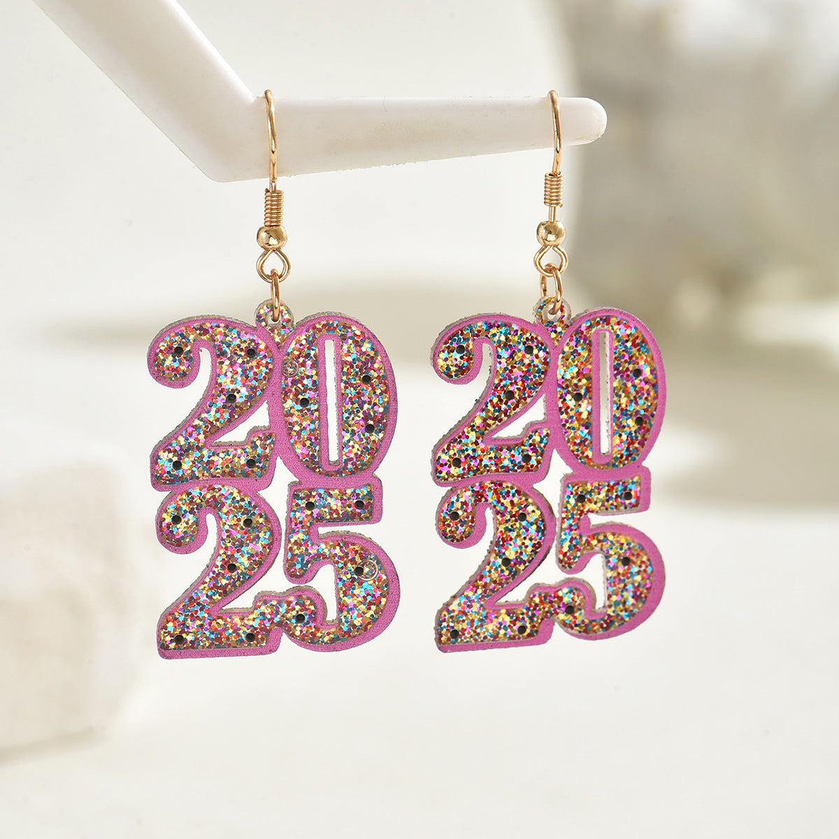 Pendientes minimalistas con diseño de número para mujer con acabado esmaltado en cobre y acero inoxidable