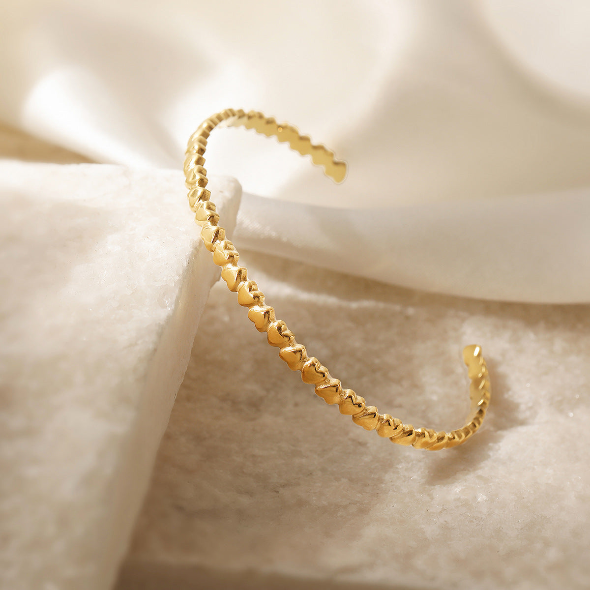 Minimalist Heart-Shaped 18K Gold-Plated Stainless Steel Cuff Bracelet for Women with Irregular Design