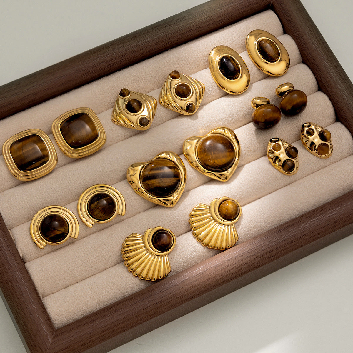Pendientes de tuerca de acero de titanio geométricos minimalistas con incrustaciones de ojo de tigre para mujer, chapado al vacío PVD en oro, estilo de aro de lujo a la moda