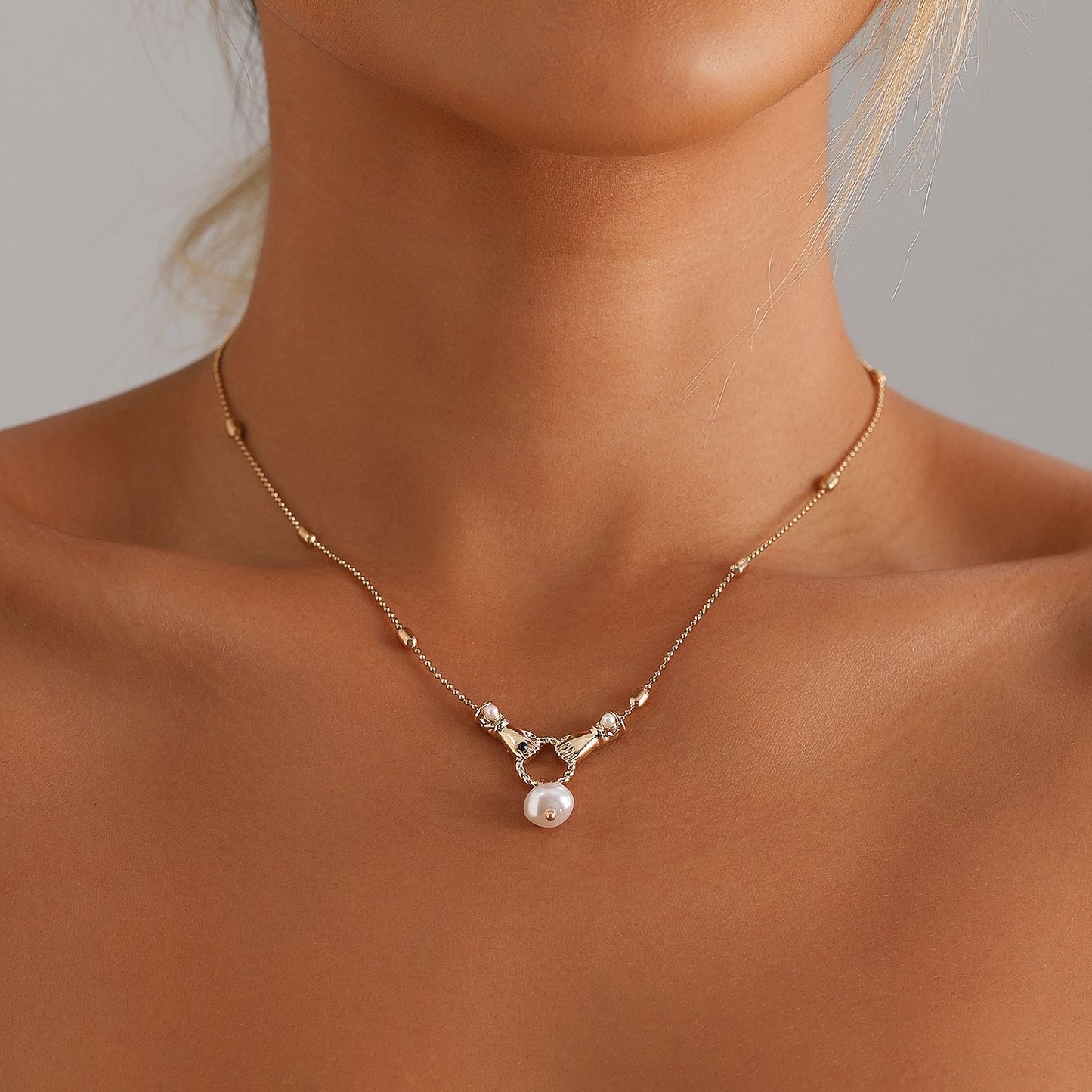 Minimalist Heart-Shaped Alloy Pendant Necklace with Gold Plating for Women, Delicate Clavicle Chain