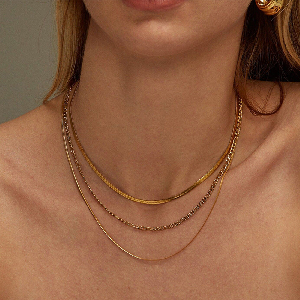 Collana stratificata geometrica in acciaio inossidabile con pendente in acciaio al titanio, elettroplaccata per un'eleganza resistente allo sbiadimento, catena minimalista alla clavicola alla moda per donna