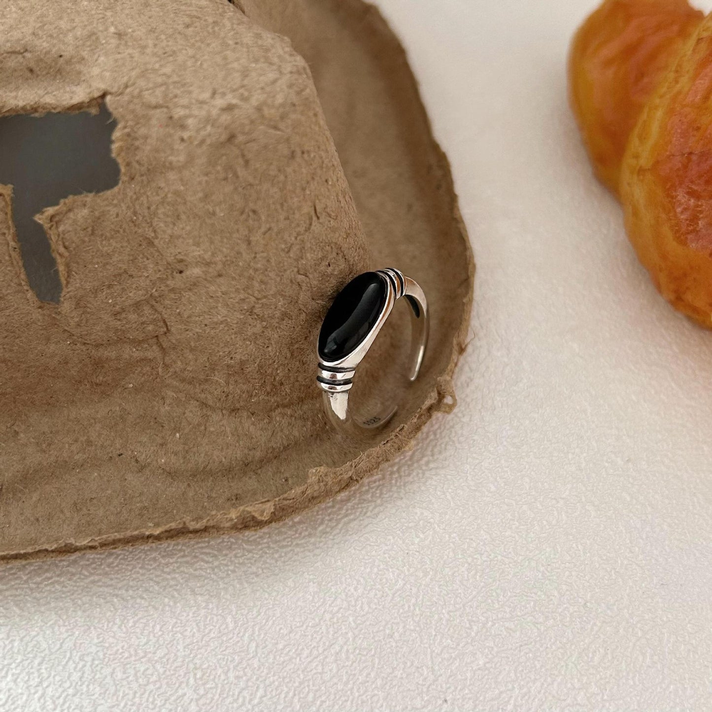 Anello minimalist a forma di cuore da donna in argento sterling 925 con agata nera e inserti geometrici e ovali