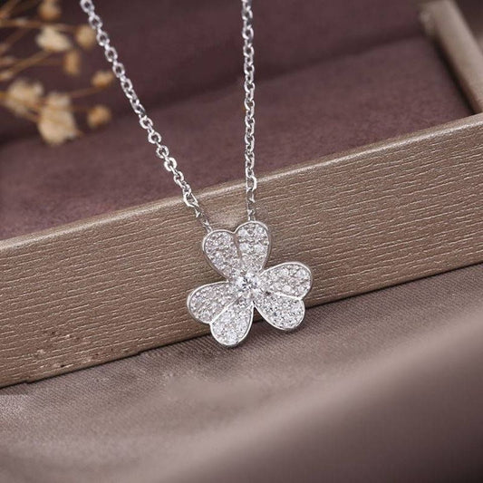 Minimalist Clover-Shaped Titanium Steel Pendant Necklace with Plated Finish for Women, Dainty Locket Chain with Three-Petal Floral Design
