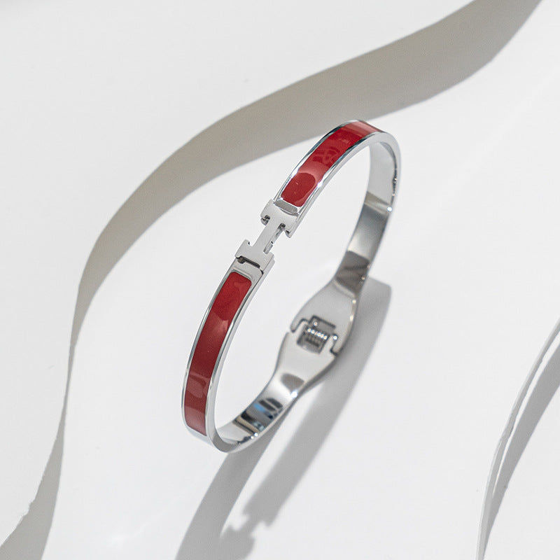 Bracciale Minimalista in Acciaio Inossidabile da Donna con Placcatura in Acciaio al Titanio e Intarsio di Strass a Forma Geometrica Ovale