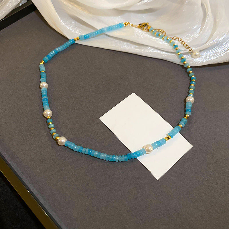 Collana Sweet Dopamine con perle barocche in lega di zinco con finitura placcata e ciondolo geometrico, delicata catena a clavicola da donna