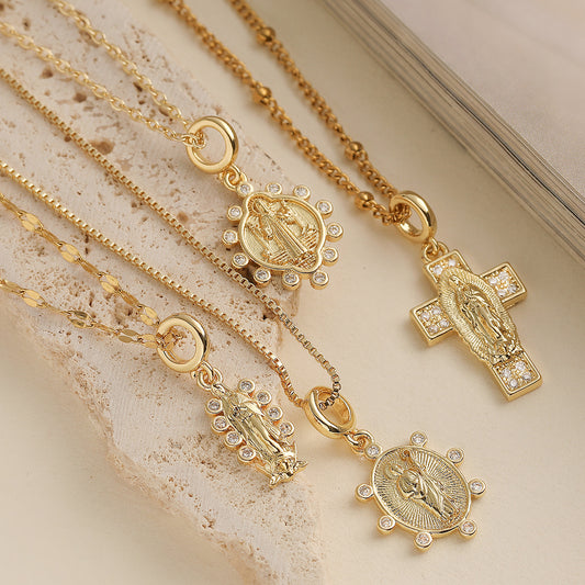 Collar Colgante Geométrico Minimalista para Mujer en Cobre con Baño de Oro de 18K e Incrustaciones de Circonitas