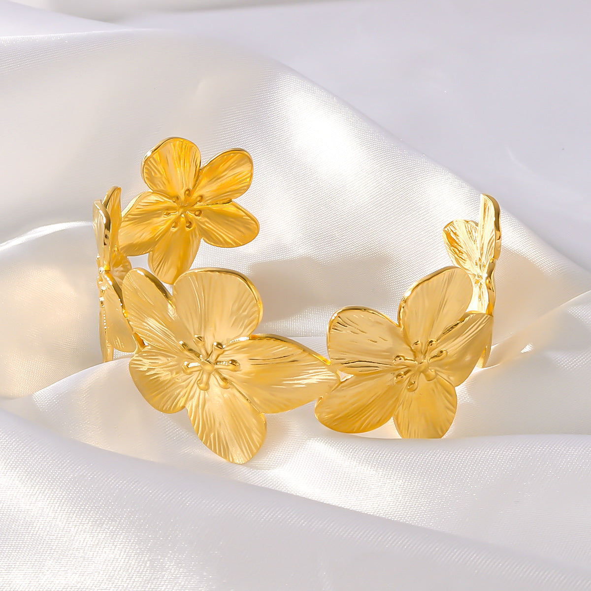 Elegante Bracciale Floreale in Acciaio Inossidabile Placcato Oro 18K da Donna, Gioiello Accattivante Leggero e alla Moda