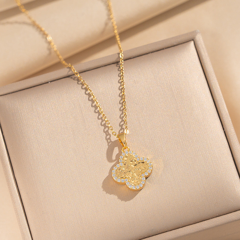 Collar Minimalista con Colgante de Ola y Geométrico para Mujer en Acero de Titanio con Chapado en Oro de 18K, Cadena Hipoalergénica para Clavícula con Motivos de Corazón y Lazo