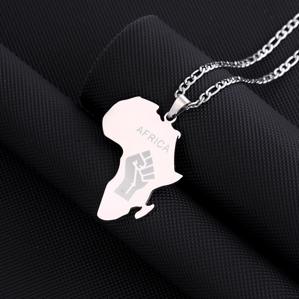 Collana con Pendente Etnico Geometrico in Acciaio al Titanio con Finitura Placcata e Catena Cubana