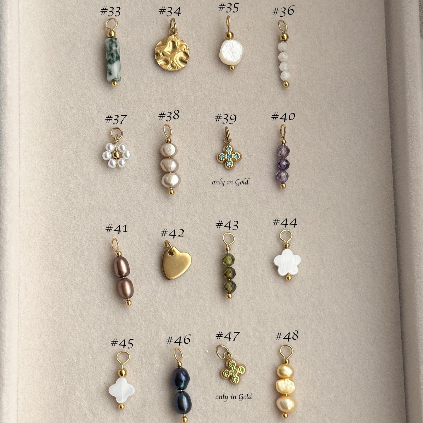 Colgante Vintage de Acero Inoxidable Bañado en Oro de 18K con Dije de Barra para Mujer