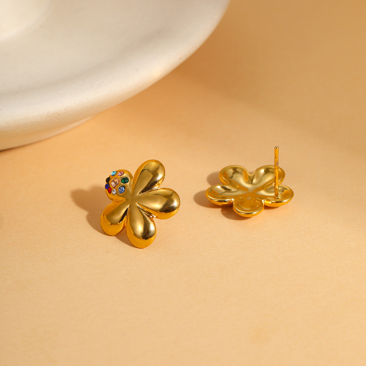Fashionable Floral-Shaped Rhinestone-Inlaid Titanium Steel Stud Earrings for Women with Plated Finish