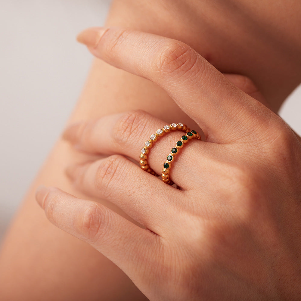 Anillo de Acero Inoxidable Estilo INS Geométrico con Chapado en Oro de 18K y Detalles de Zirconia Blanca o Verde para Mujer