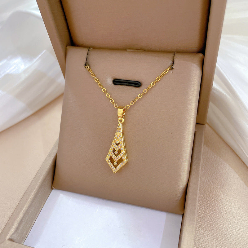Collana con Pendente Freccia Geometrica da Donna in Acciaio al Titanio con Intarsio di Strass Lussuosa Catena alla Clavicola