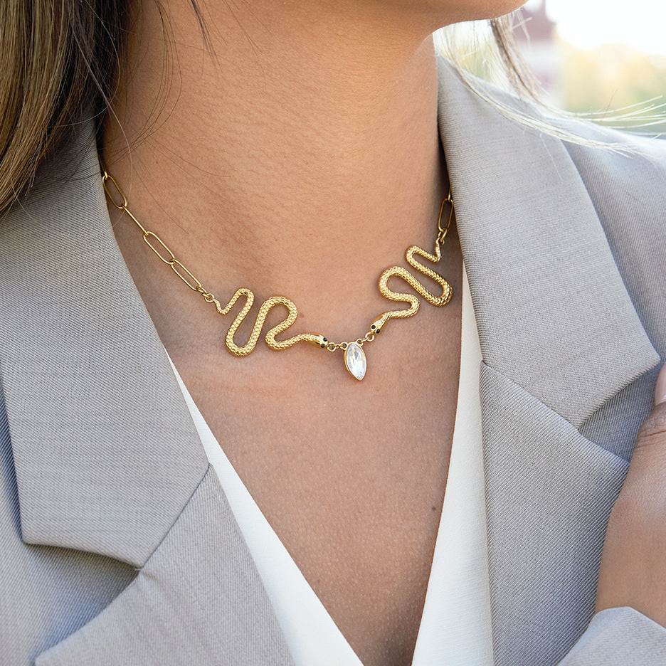 Collana da donna lusso geometrica a serpente placcata in oro 18K in acciaio al titanio
