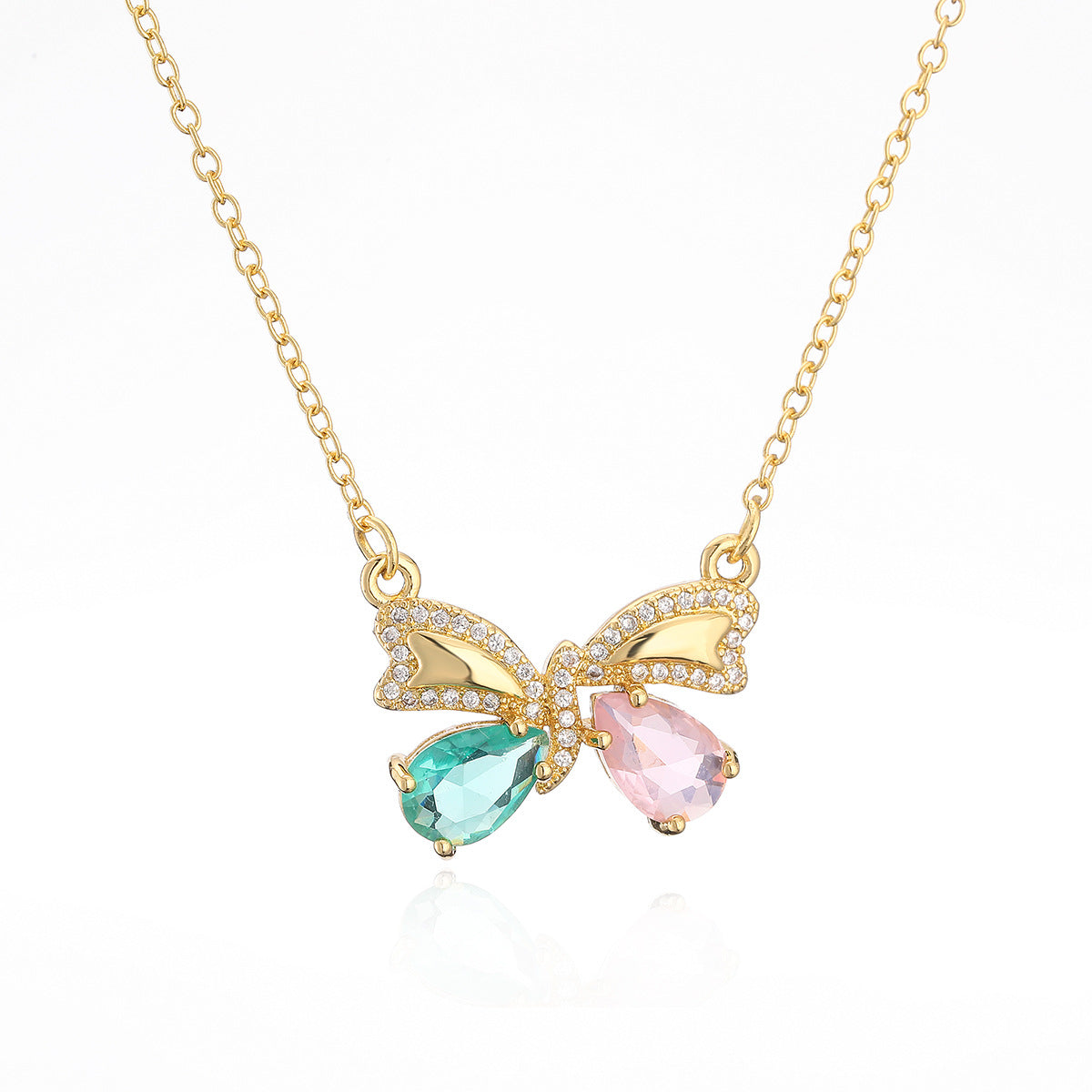 Collana Minimalista a Forma di Farfalla in Rame con Placcatura in Oro 18K e Intarsio di Zirconi per Donna