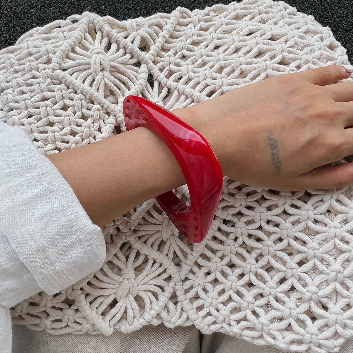 Pulsera Minimalista Geométrica Cuadrada de Aleación Roja para Mujer Brazalete Ancho Liso Joyería de Mano