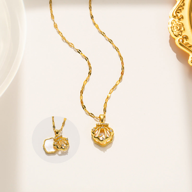 Collana Minimalista con Ciondolo a Cuore, Fiocchi e Strass in Acciaio al Titanio Placcato su Catena a O