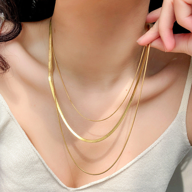 Collana a Serpente Geometrica Minimalista in Acciaio al Titanio da Donna con Finitura Placcata e Lunghezza Regolabile