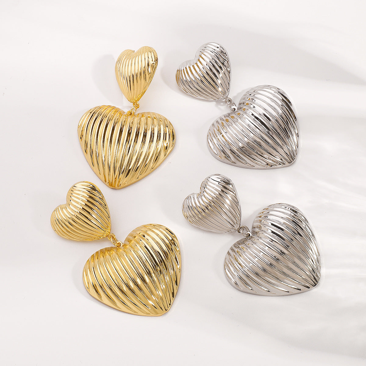 Pendientes de hierro con forma de corazón, diseño geométrico minimalista, estilo vintage retro, con acabado chapado