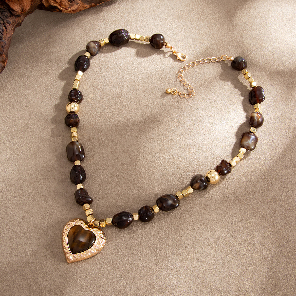 Vintage Heart Gemstone Inlay Zinc Alloy Pendant Resin Beaded Necklace