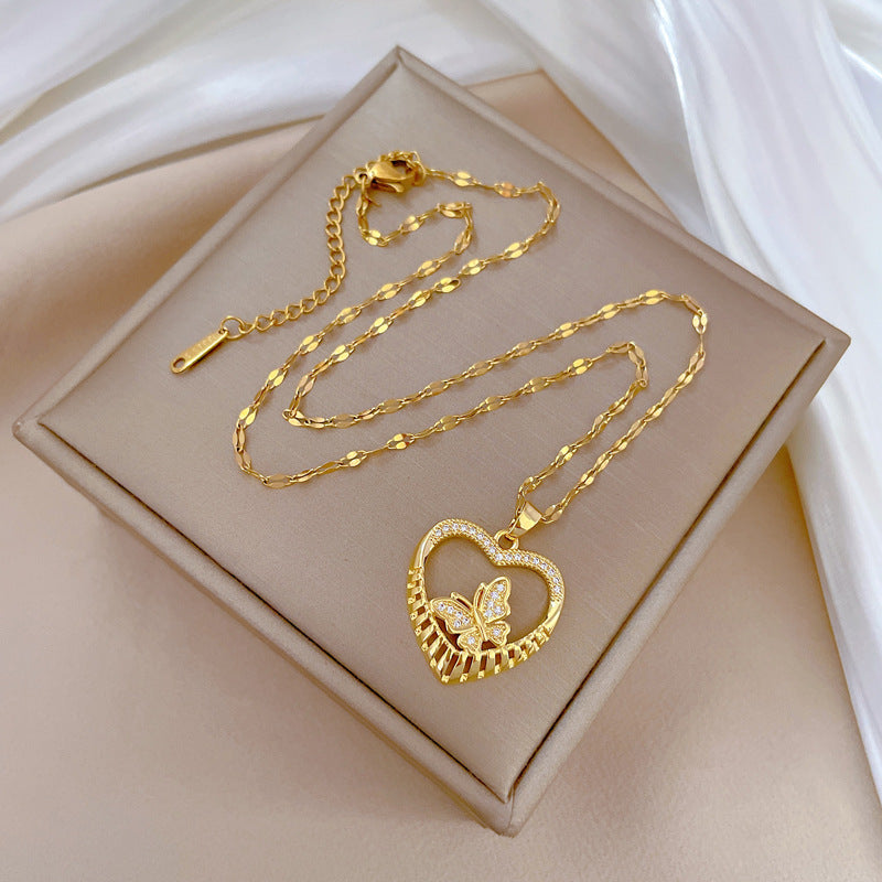 Collana con ciondolo a farfalla minimalista a cuore vuoto per donna in acciaio inossidabile delicata catena per clavicola con accenti di strass