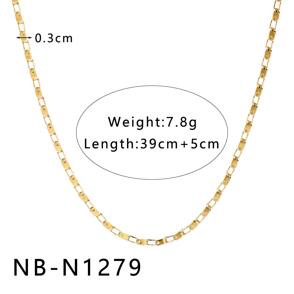Collana con pendente geometrico minimalista da donna con design a intaglio, catena in acciaio inossidabile e finitura placcata sottovuoto in oro 18 carati
