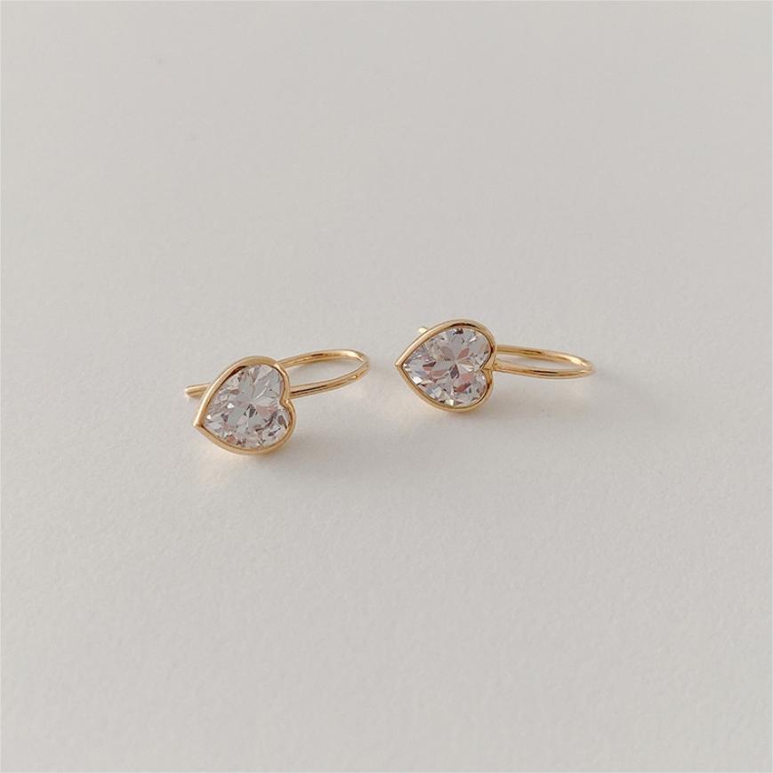 Pendientes Minimalistas de Plata de Ley 925 con Circonita en Forma de Corazón y Acabado Bañado