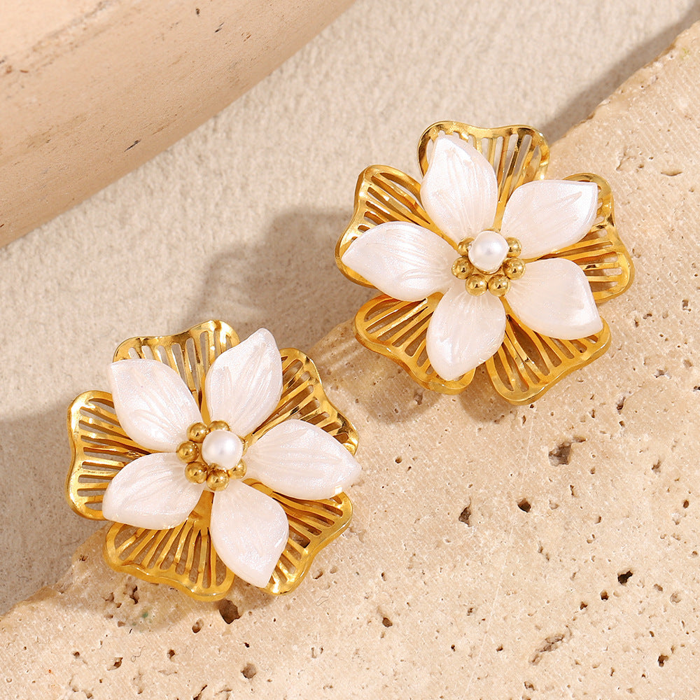Orecchini a Perno a Doppio Strato "Vintage Chic" con Guscio Floreale in Acciaio Inossidabile Placcato Oro 18K