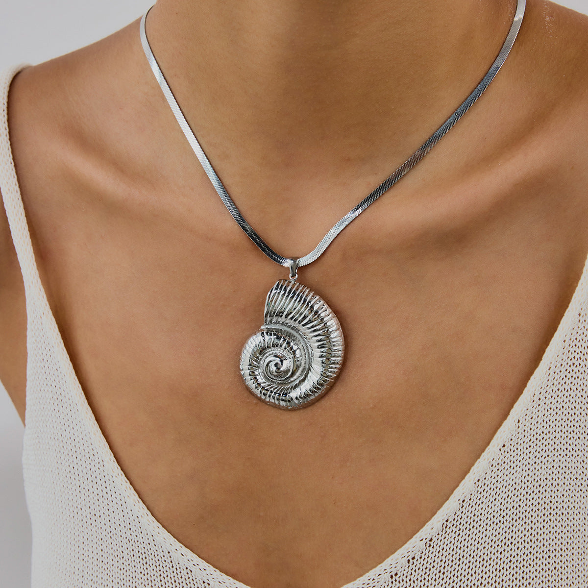 Elegant Geometric Conch Pendant Necklace Stainless Steel Titanium Steel Plated Chain for Women