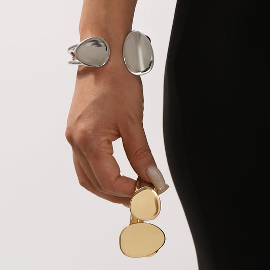 Minimalist Fashionable Oval Alloy Bracelet for Women with Spring Design and Plated Finish