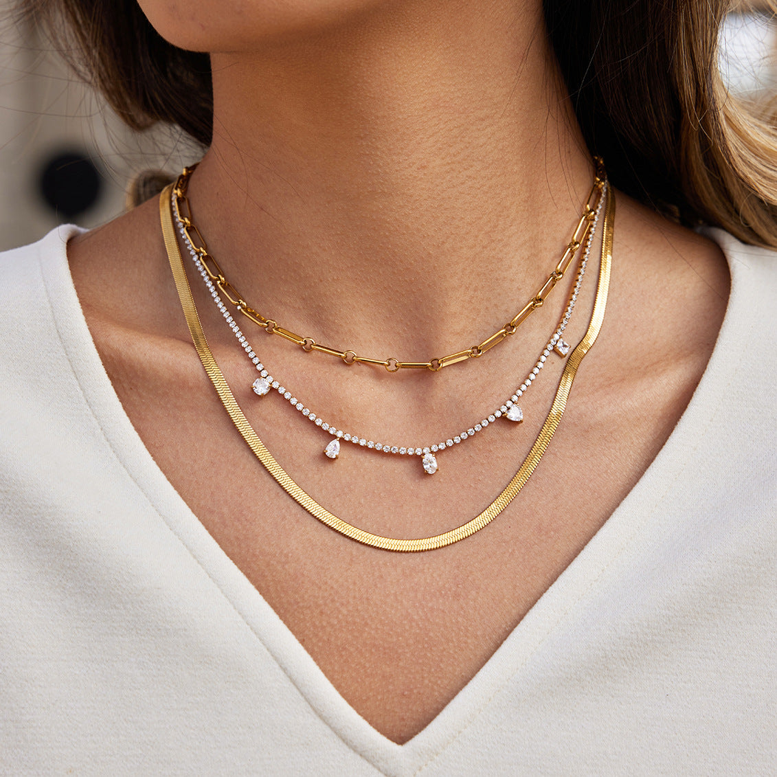 Collana Minimalista Geometrica in Acciaio Titanio con Placcatura in Oro PVD Sottovuoto per Donna, Catena Clavicola in Acciaio Inossidabile