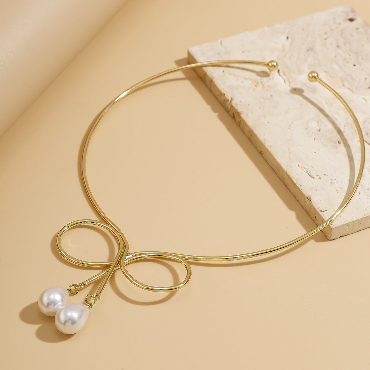 Collana girocollo da donna punk con fiocco, a goccia e perle finte