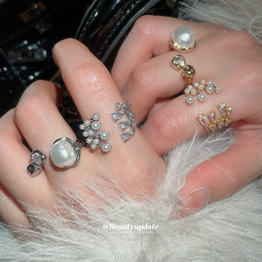 Anello da donna elegante in stile vintage francese con perle imitate a forma geometrica e zirconi intarsiati