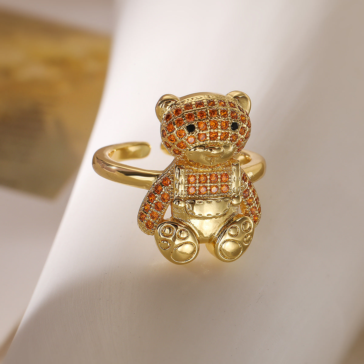 Anillo abierto minimalista en forma de oso para mujer, hecho de cobre con chapado en oro de 18 quilates e incrustaciones de circonita