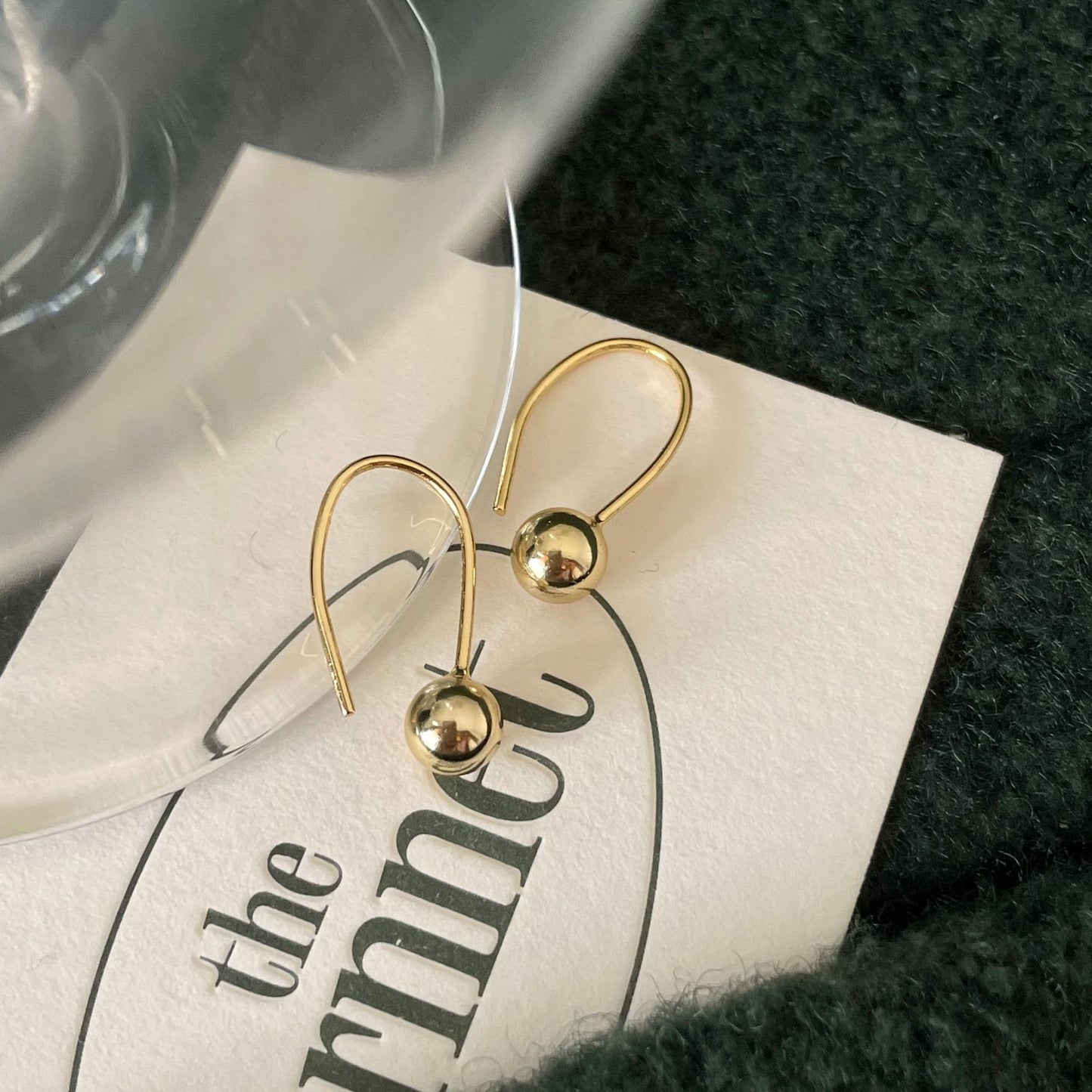 Pendientes de botón minimalistas con forma de estrella de plata de ley 925 con acabado artesanal y patrón de puntos geométricos