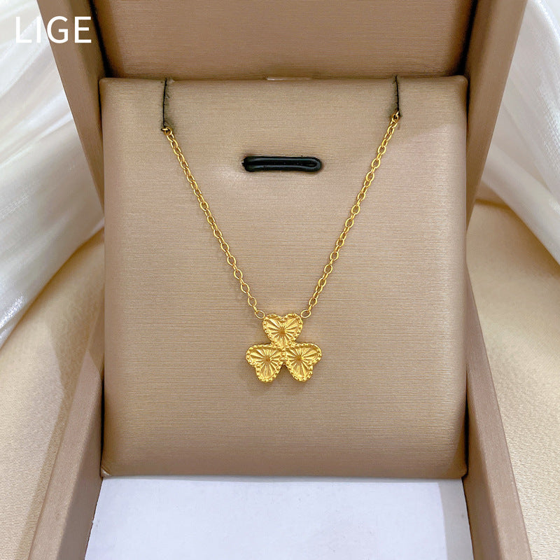 Collana minimalista a forma di cuore, tagliata al laser, in acciaio al titanio placcato oro, da donna e uomo