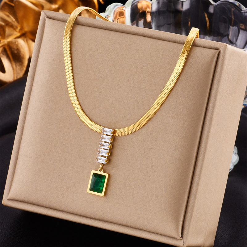Collana da donna con ciondolo quadrato multistrato irregolare alla moda in acciaio al titanio con intarsio di strass e finitura placcata