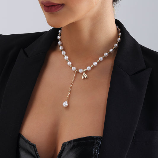Collar con colgante de aleación con forma de corazón minimalista de moda con perlas simuladas para mujer