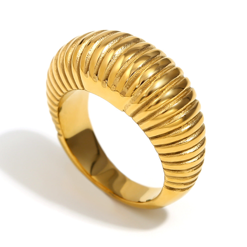 Anello in Acciaio Inossidabile Geometrico d'Ispirazione Vintage con Placcatura in Oro 18K e Texture Martellata
