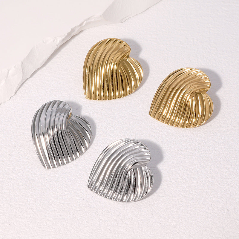 Orecchini a perno minimalisti a forma di cuore in acciaio inossidabile con finitura galvanizzata per donna