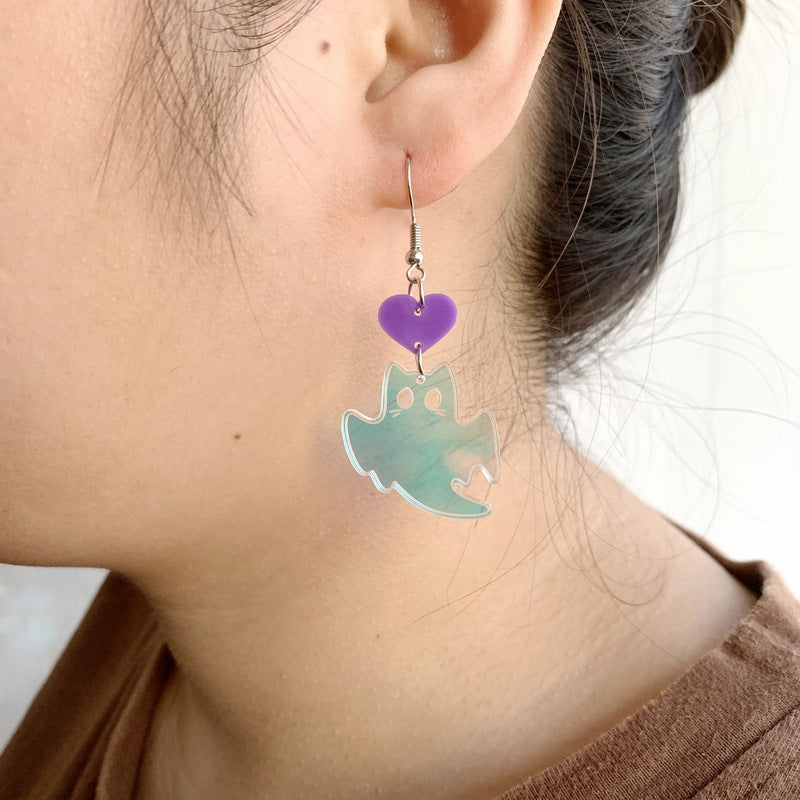 Lindos aretes acrílicos de gato fantasma de Halloween con colores de caramelo y efecto iridiscente